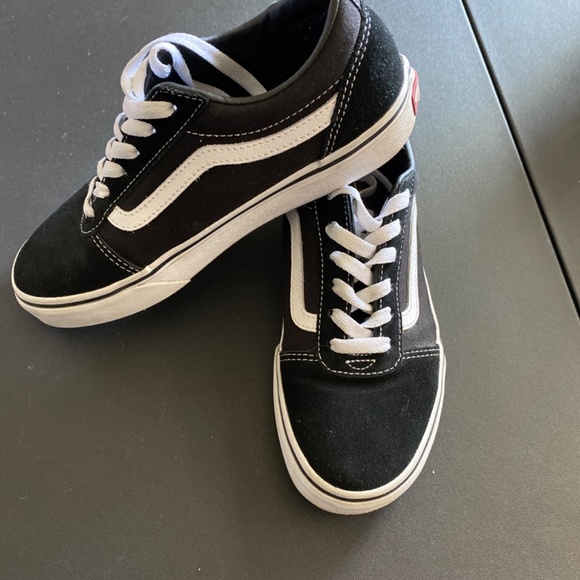 Vans Youth Size 5 or Womens Size 6.5 - Picture 2 of 3